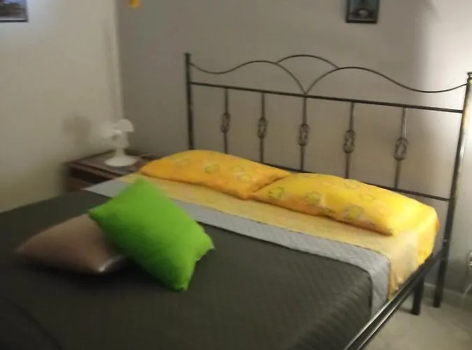 Cleopatra Bed & Breakfast *